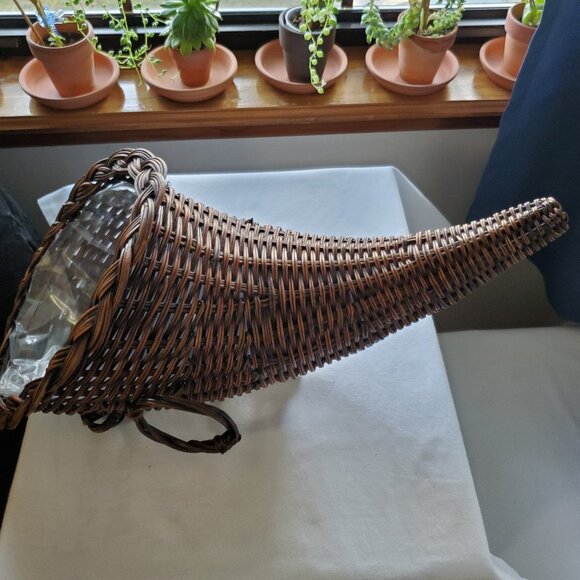 Large Woven Poly Rattan Dark Brown Horn of Plenty (Cornucopia) - Picture 3 of 7